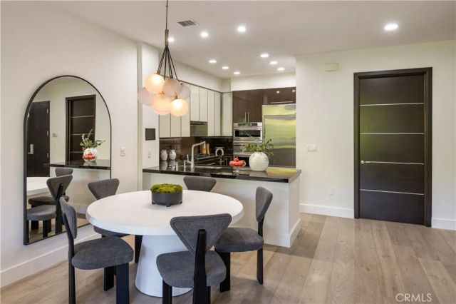 1318 Roxbury South 210, Los Angeles, CA 90035