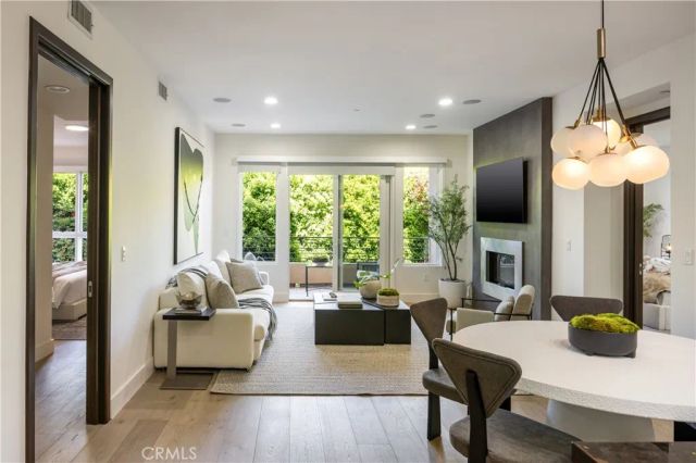 1318 Roxbury South 210, Los Angeles, CA 90035
