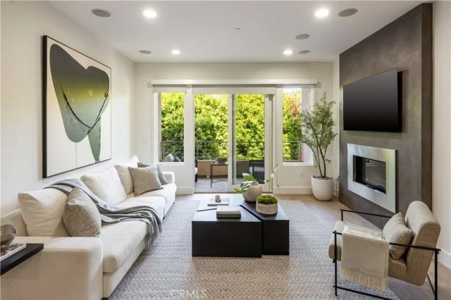 1318 Roxbury South 210, Los Angeles, CA 90035