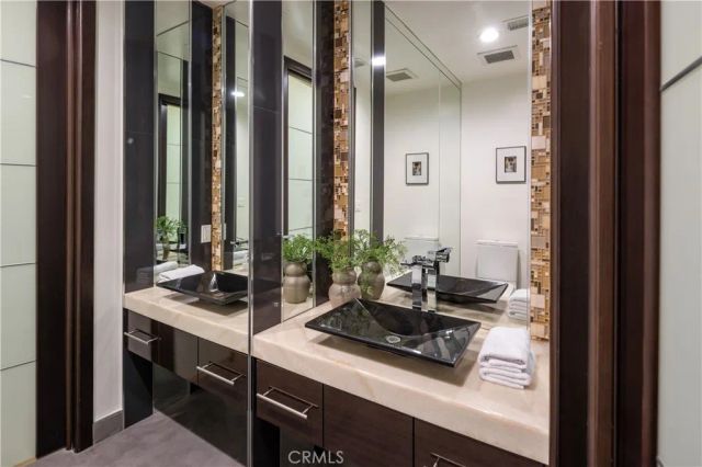 1318 Roxbury South 210, Los Angeles, CA 90035