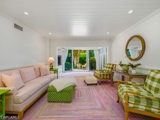 211 3rd AVE S 211, Naples, FL 34102