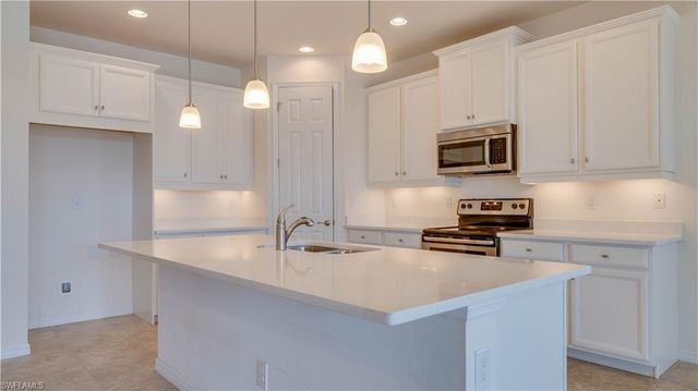 3036 Sunset Pointe CIR, Cape Coral, FL 33914