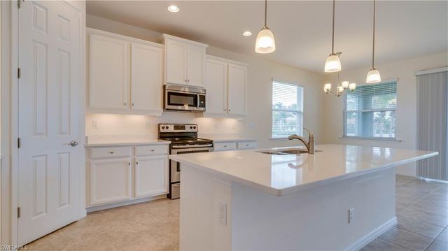 3036 Sunset Pointe CIR, Cape Coral, FL 33914