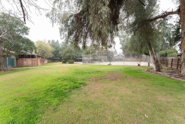 1848 E Vassar Drive, Visalia, CA 93292