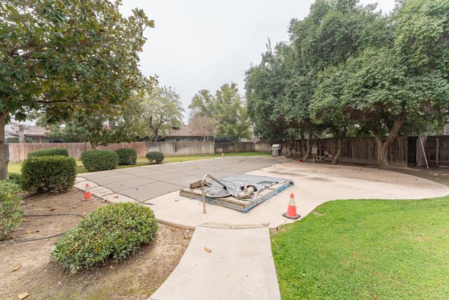 1848 E Vassar Drive, Visalia, CA 93292