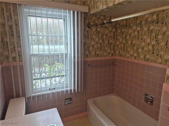 2515 Bolton Road, Cleveland Heights, OH 44118