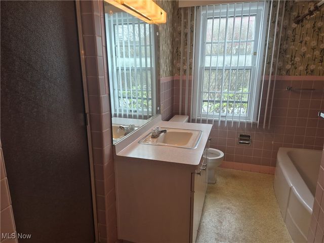 2515 Bolton Road, Cleveland Heights, OH 44118