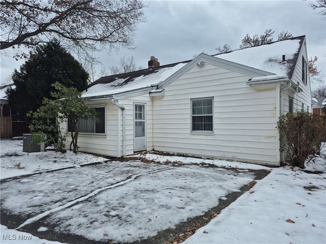 2515 Bolton Road, Cleveland Heights, OH 44118