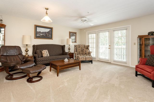 5935 N High Street, 305, Worthington, OH 43085