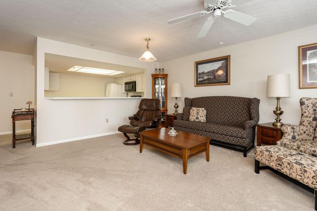 5935 N High Street, 305, Worthington, OH 43085