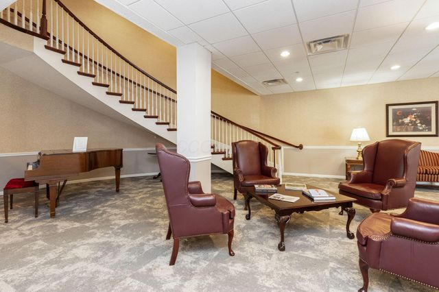 5935 N High Street, 305, Worthington, OH 43085