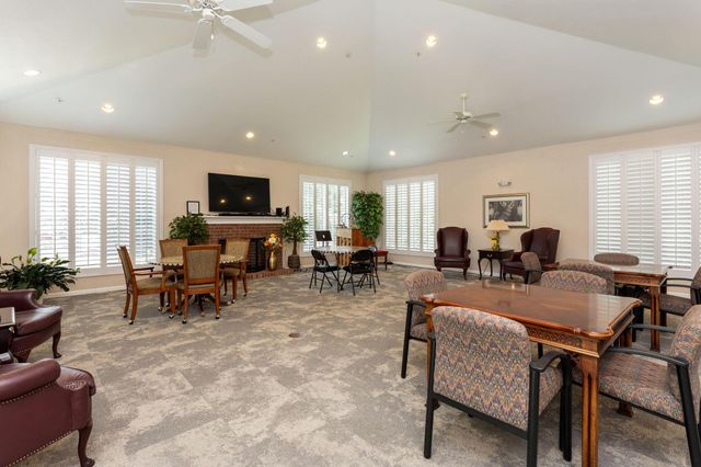 5935 N High Street, 305, Worthington, OH 43085