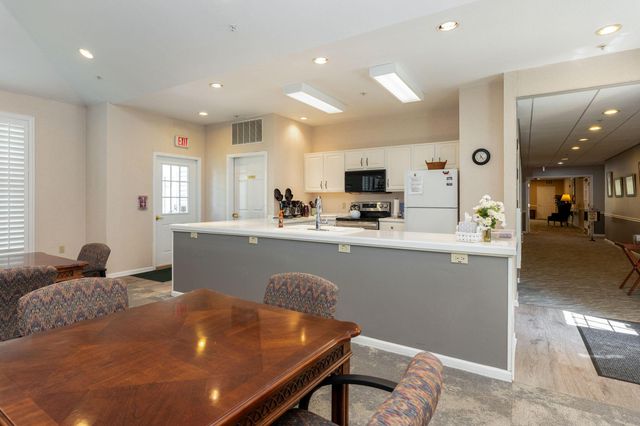 5935 N High Street, 305, Worthington, OH 43085