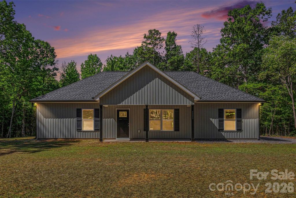 3299 Old Seine Road, Smyrna, SC 29743