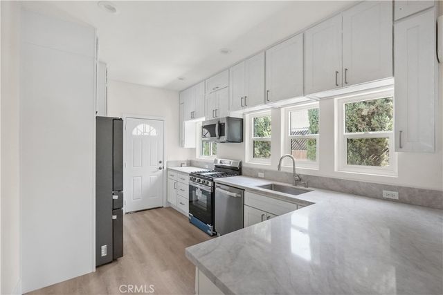 1530 N Mariposa, Hollywood, CA 90027