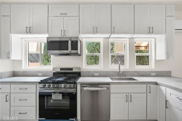 1530 N Mariposa, Hollywood, CA 90027