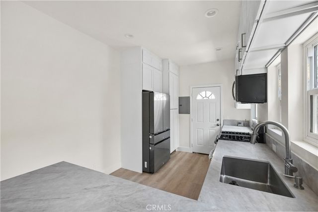 1530 N Mariposa, Hollywood, CA 90027