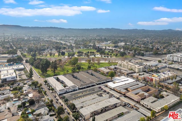 6632 Darby Avenue, Reseda (los Angeles), CA 91335