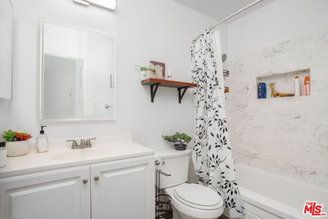 6632 Darby Avenue, Reseda (los Angeles), CA 91335