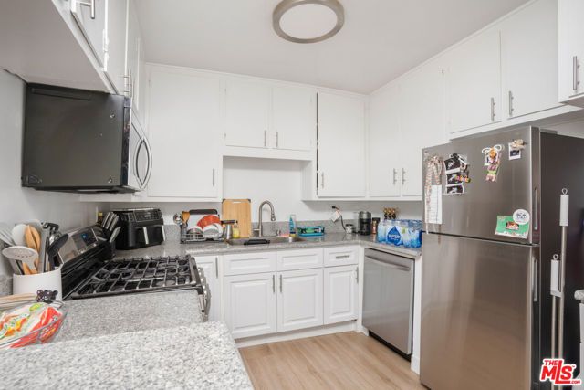 6632 Darby Avenue, Reseda (los Angeles), CA 91335