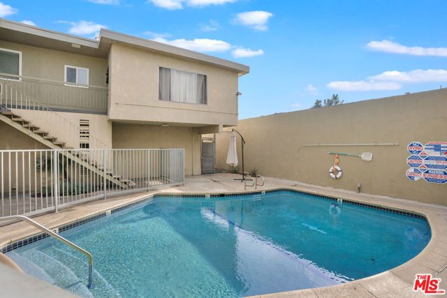 6632 Darby Avenue, Reseda (los Angeles), CA 91335