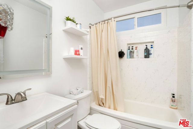 6632 Darby Avenue, Reseda (los Angeles), CA 91335