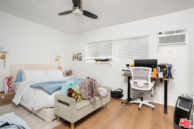 6632 Darby Avenue, Reseda (los Angeles), CA 91335