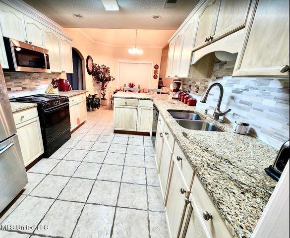 7402 Grandiflora Drive, Olive Branch, MS 38654