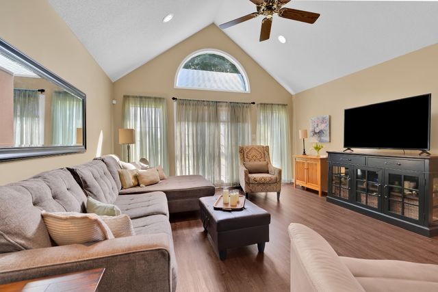 925 N Vine St, Winchester, TN 37398
