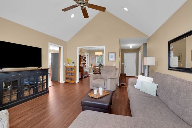 925 N Vine St, Winchester, TN 37398
