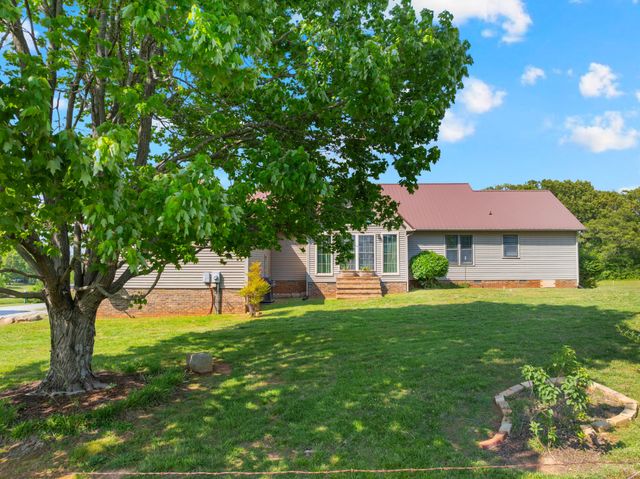 925 N Vine St, Winchester, TN 37398