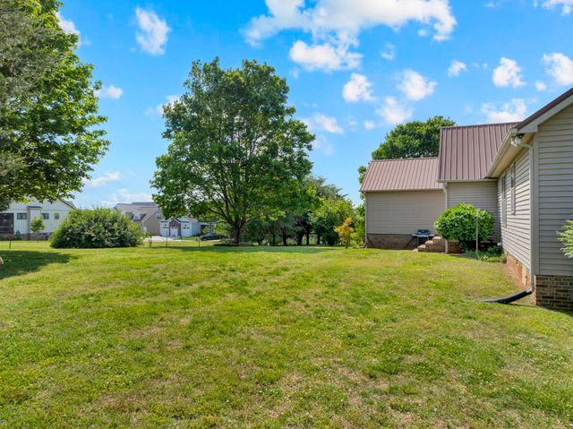 925 N Vine St, Winchester, TN 37398