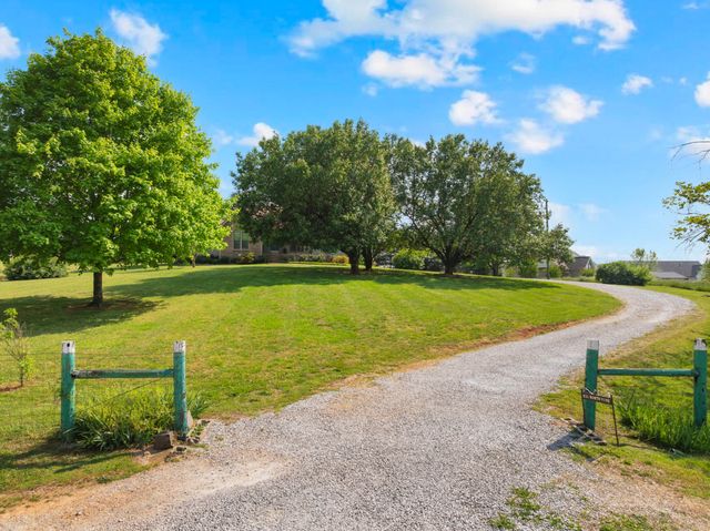 925 N Vine St, Winchester, TN 37398