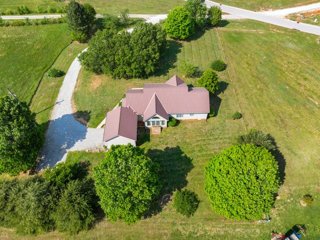 925 N Vine St, Winchester, TN 37398