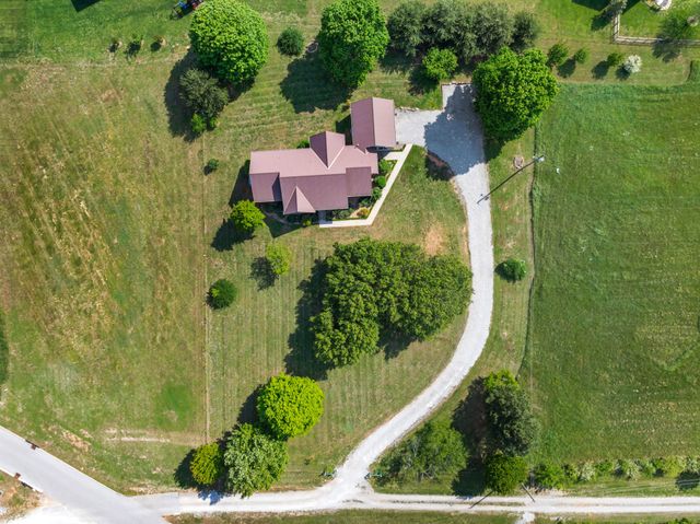 925 N Vine St, Winchester, TN 37398