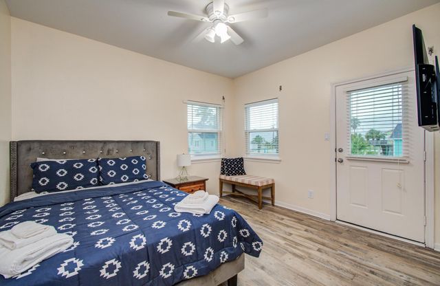 16713 Kingston Way, Jamaica Beach, TX 77554