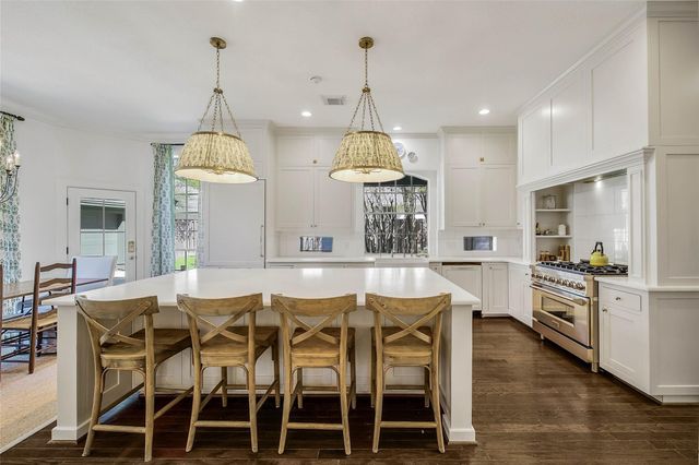 27 Wingspan Drive, The Woodlands, TX 77381