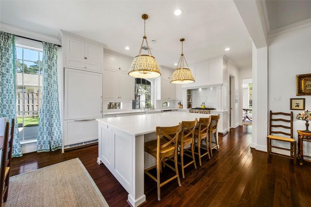 27 Wingspan Drive, The Woodlands, TX 77381