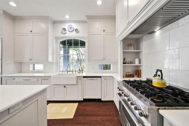 27 Wingspan Drive, The Woodlands, TX 77381