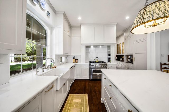 27 Wingspan Drive, The Woodlands, TX 77381