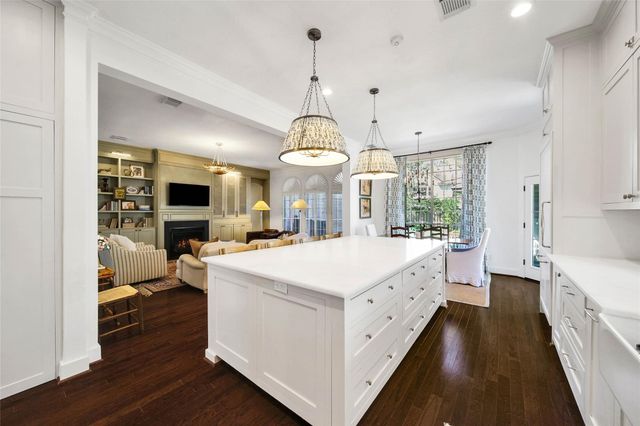 27 Wingspan Drive, The Woodlands, TX 77381