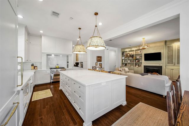 27 Wingspan Drive, The Woodlands, TX 77381