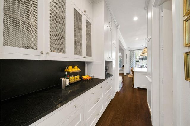 27 Wingspan Drive, The Woodlands, TX 77381