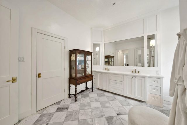 27 Wingspan Drive, The Woodlands, TX 77381