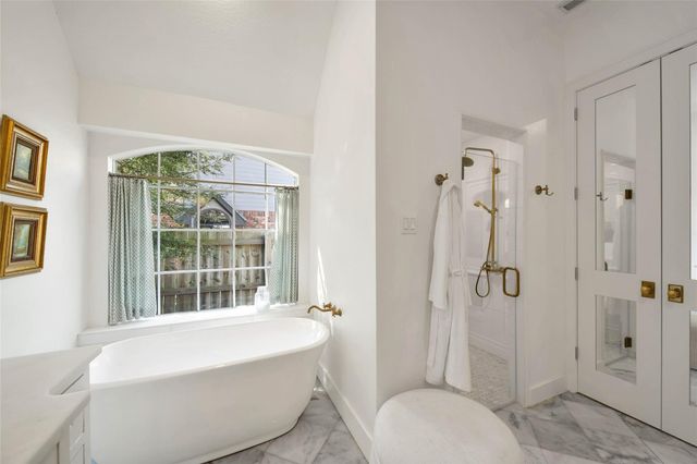 27 Wingspan Drive, The Woodlands, TX 77381