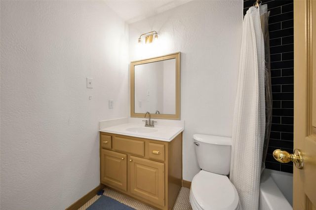 27 Wingspan Drive, The Woodlands, TX 77381