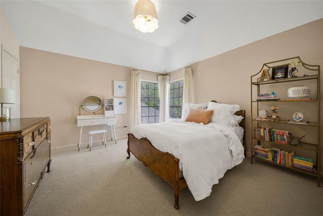 27 Wingspan Drive, The Woodlands, TX 77381