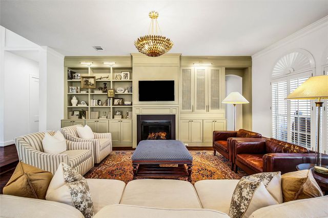 27 Wingspan Drive, The Woodlands, TX 77381