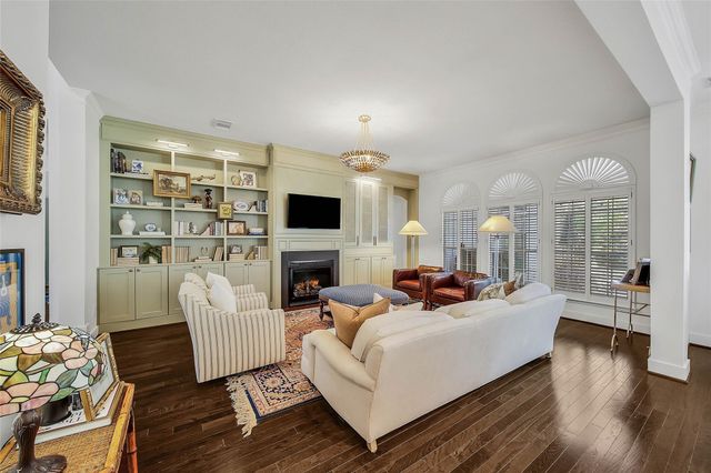 27 Wingspan Drive, The Woodlands, TX 77381