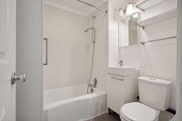 1318 5th Street NE, Minneapolis, MN 55413